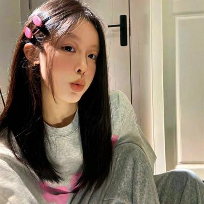 黑衣女孩